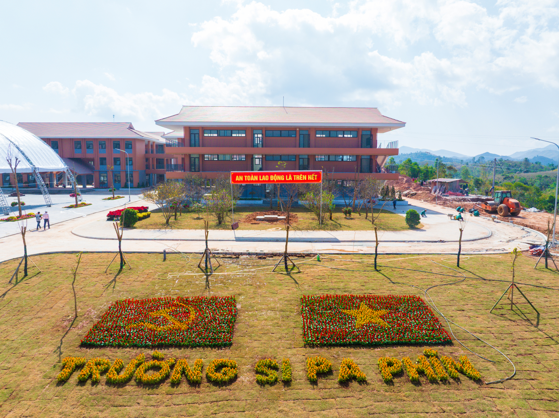 Trường nội trú liên cấp Tiểu học THCS xã Si Pa Phìn thumbnail
